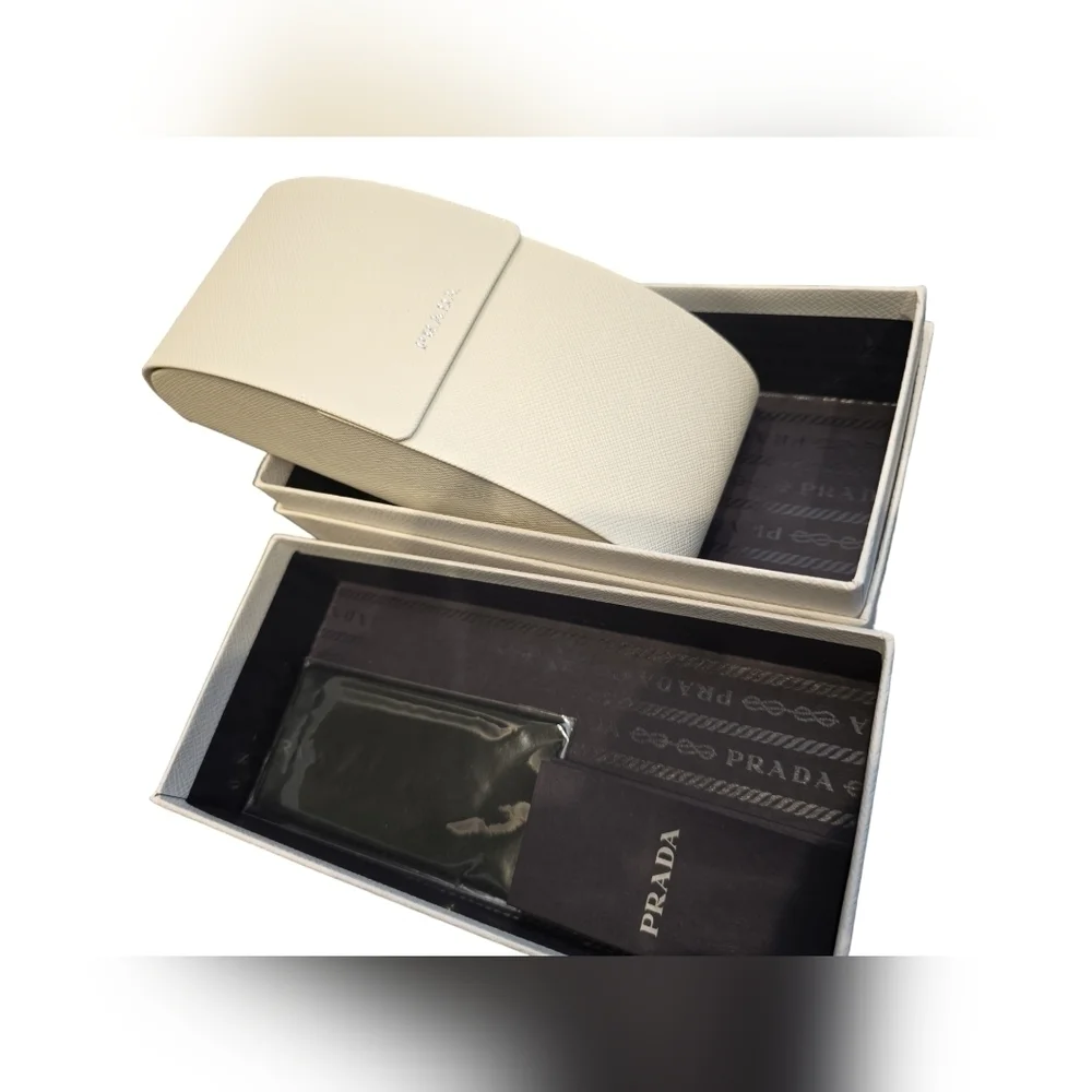 *New* Prada Women's Sunglasses - Picture 7 of 12